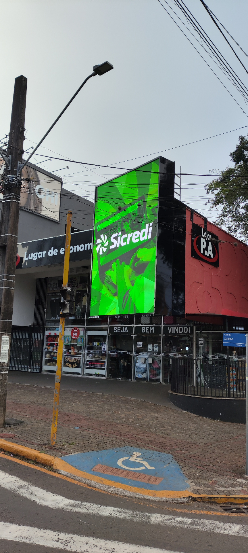 Painel de LED do Mega Display na Av. Curitiba, 1046 — Centro de Apucarana